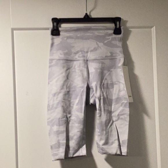 NWT Lululemon Size 2 Wunder Under HR Short 10” Jac - Picture 2 of 6